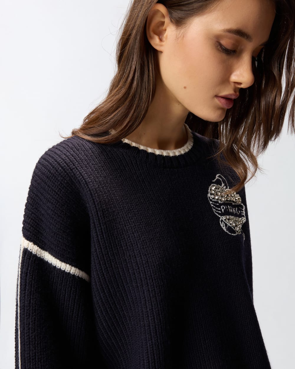 Maglione girocollo con ricami gioiello Pinko