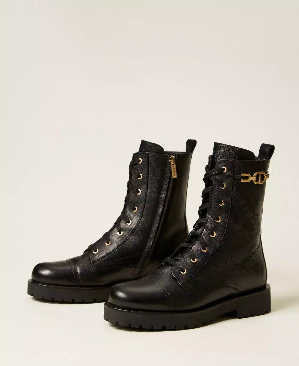 Anfibi in pelle con catena e Oval T TwinSet