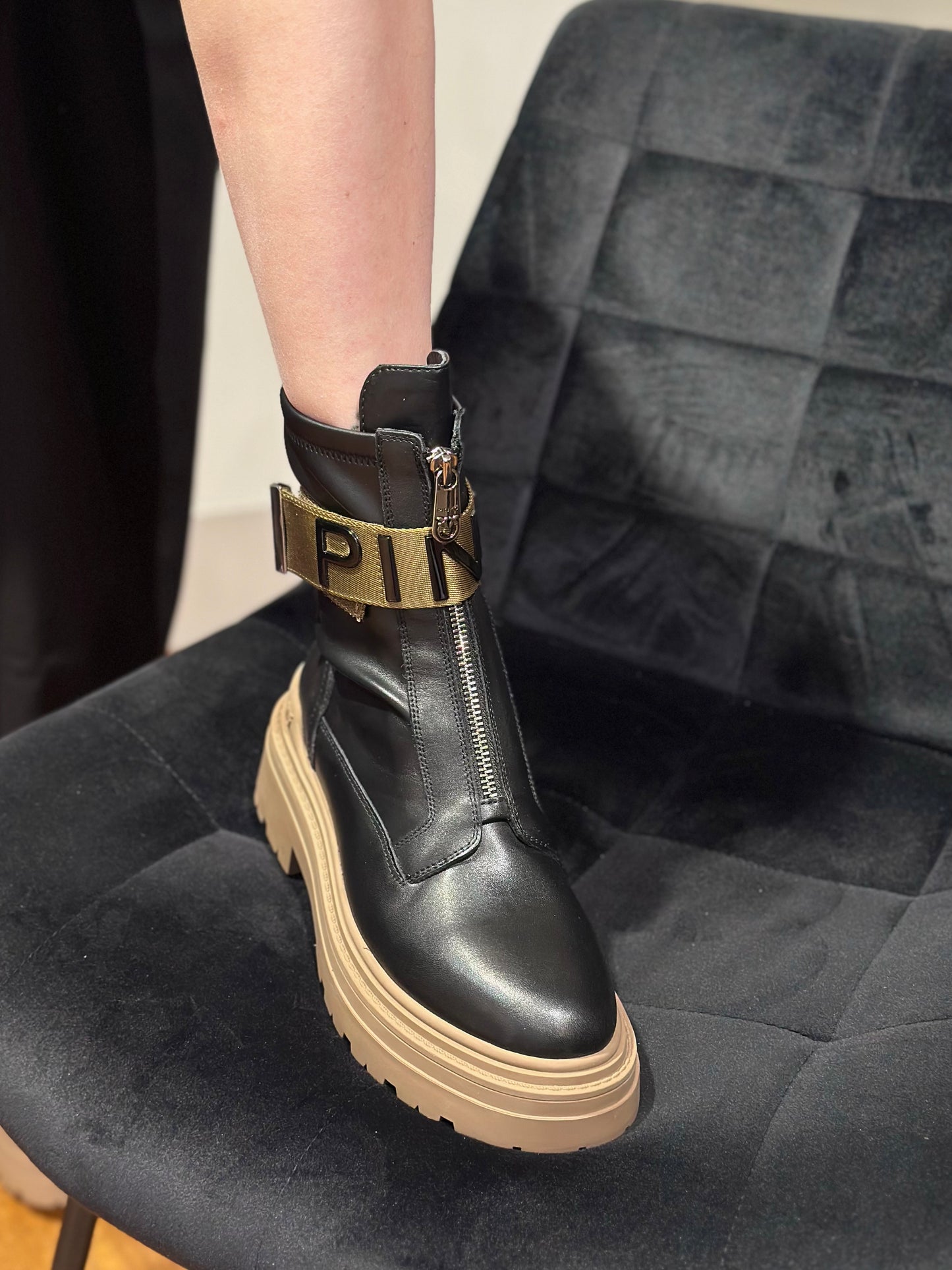 Stivali platform con logo lettering PINKO