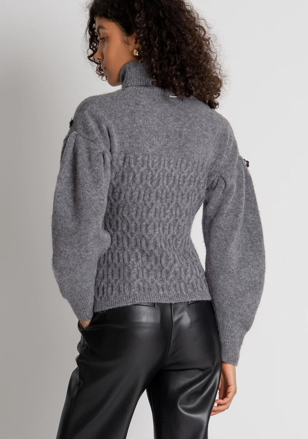 Maglia slim con punto treccia ed applicazioni gioiello Fracomina