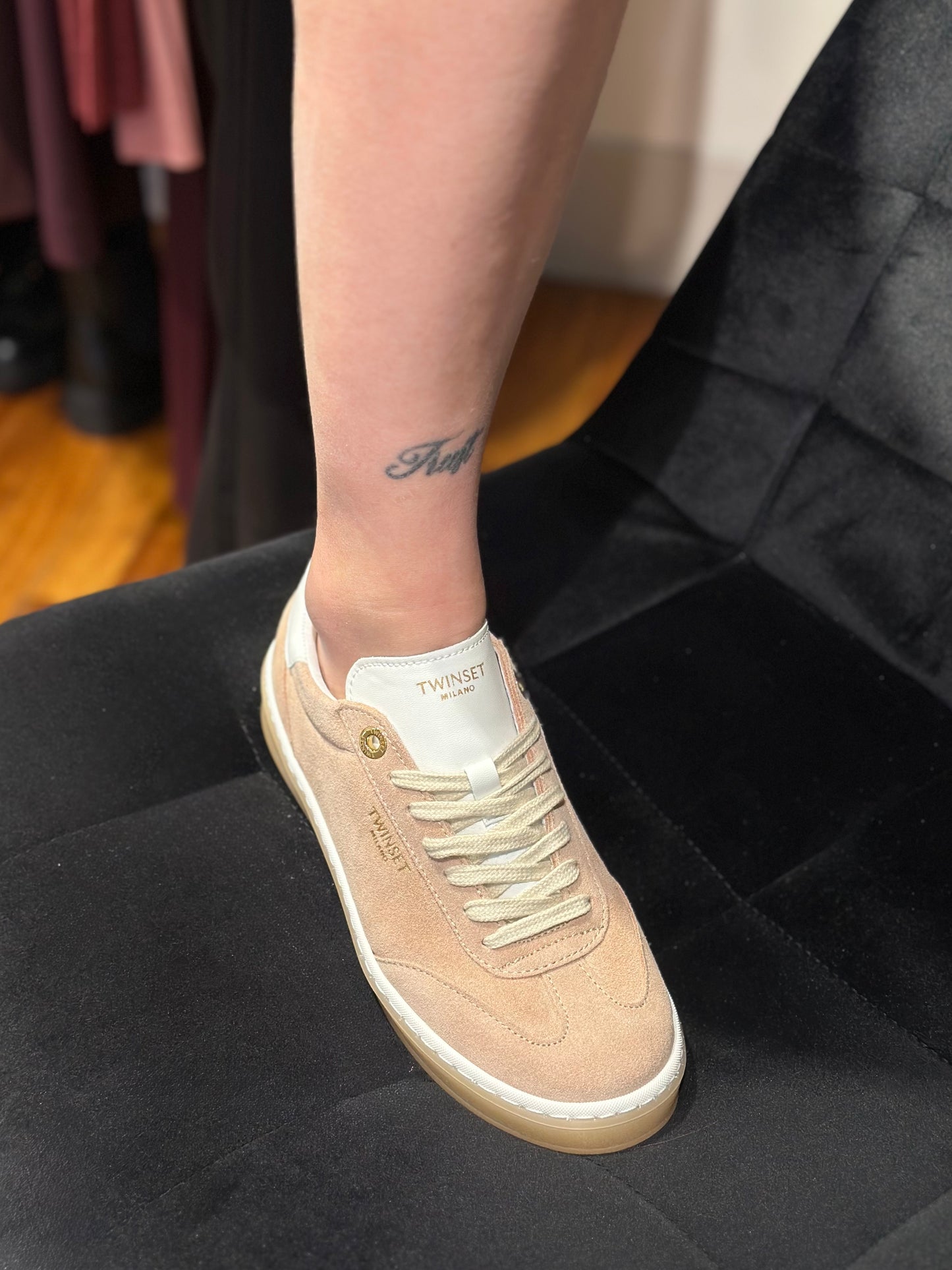 Sneakers in pelle scamosciata rosa TwinSet
