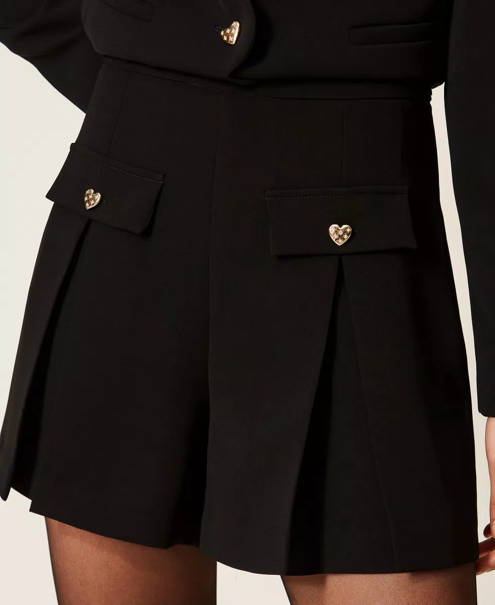 Shorts in crêpe con bottoni a cuore Twinset
