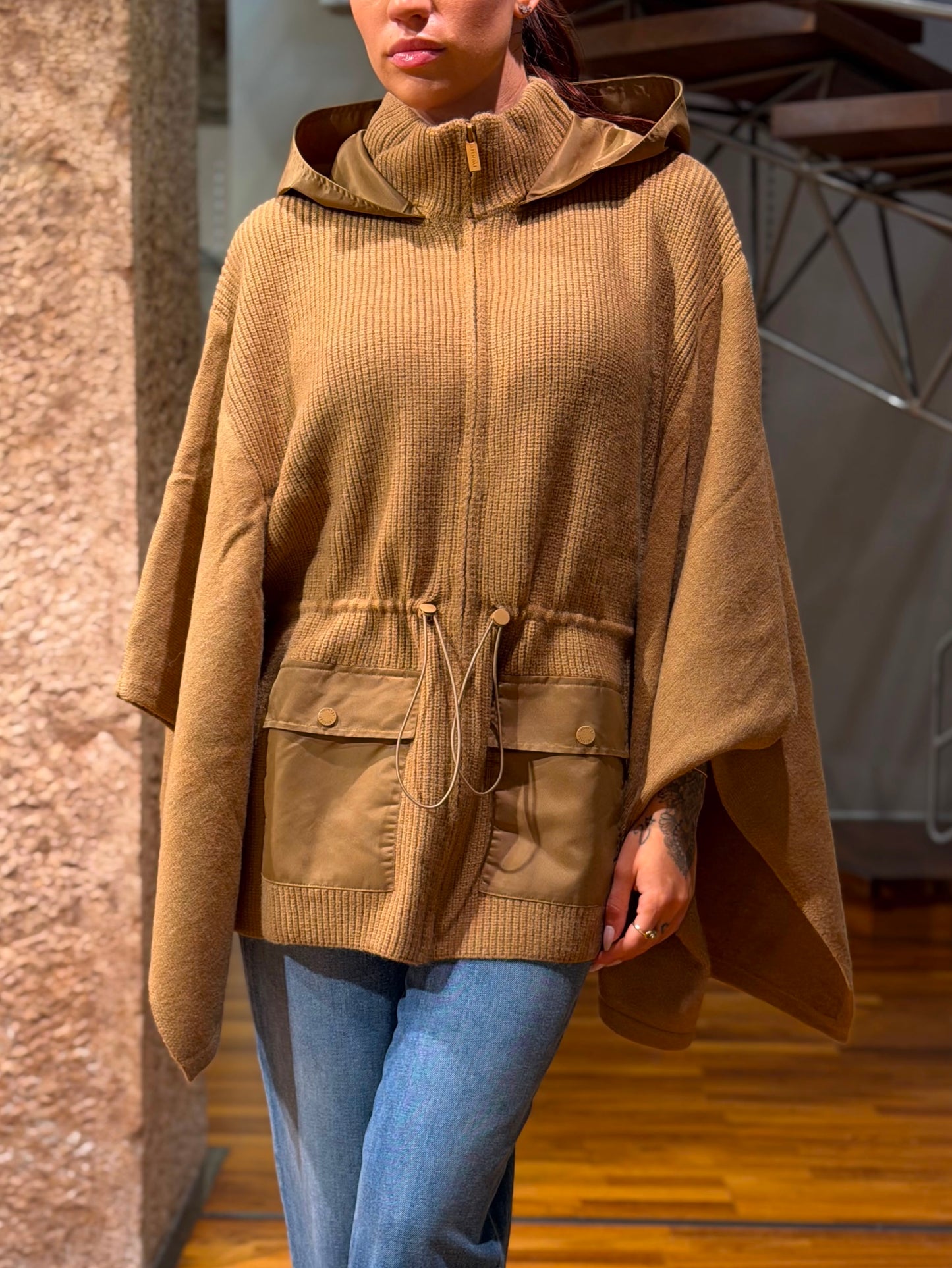Poncho in maglia con cappuccio Twinset