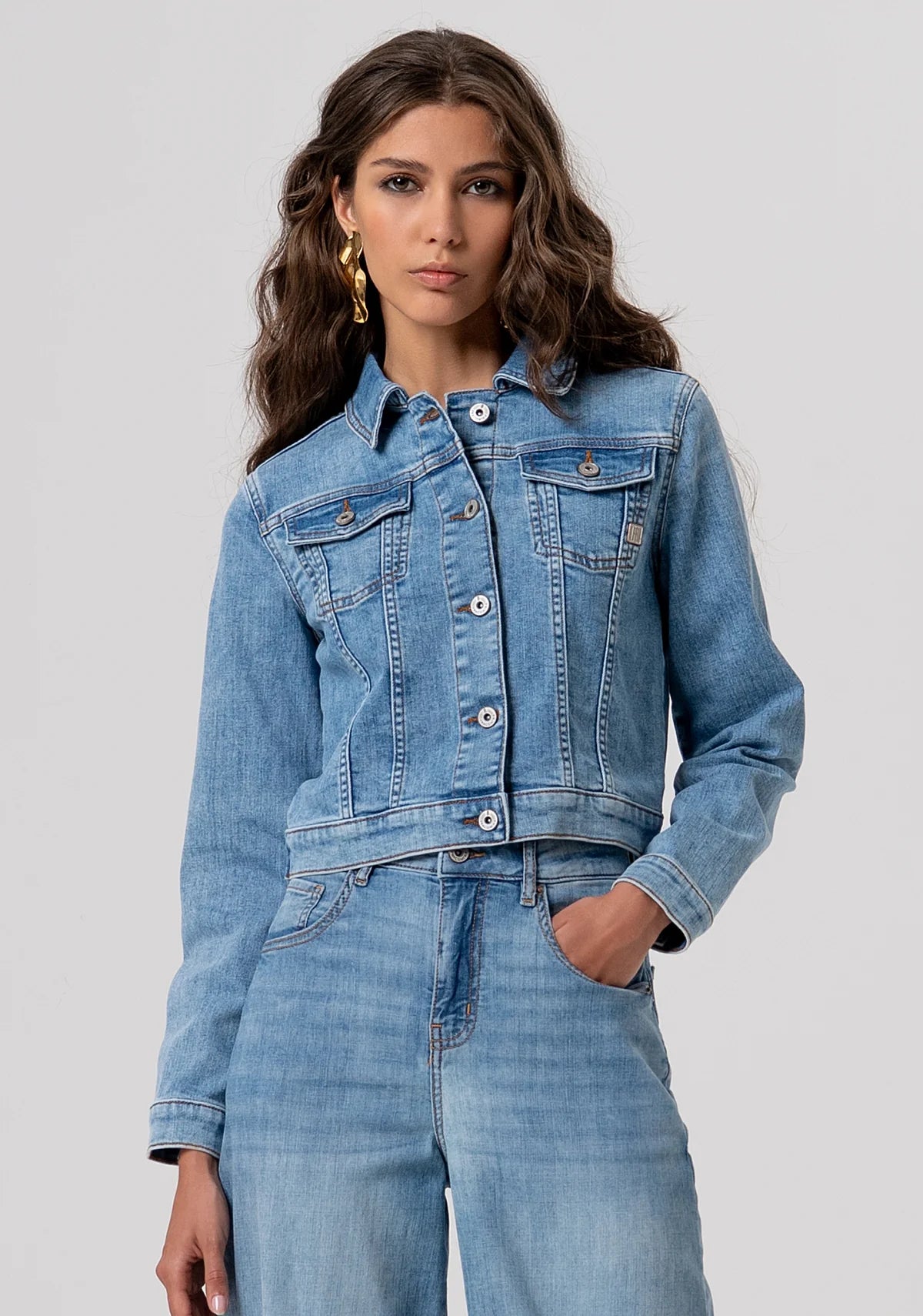 Giacca regular in denim con lavaggio chiaro Fracomina