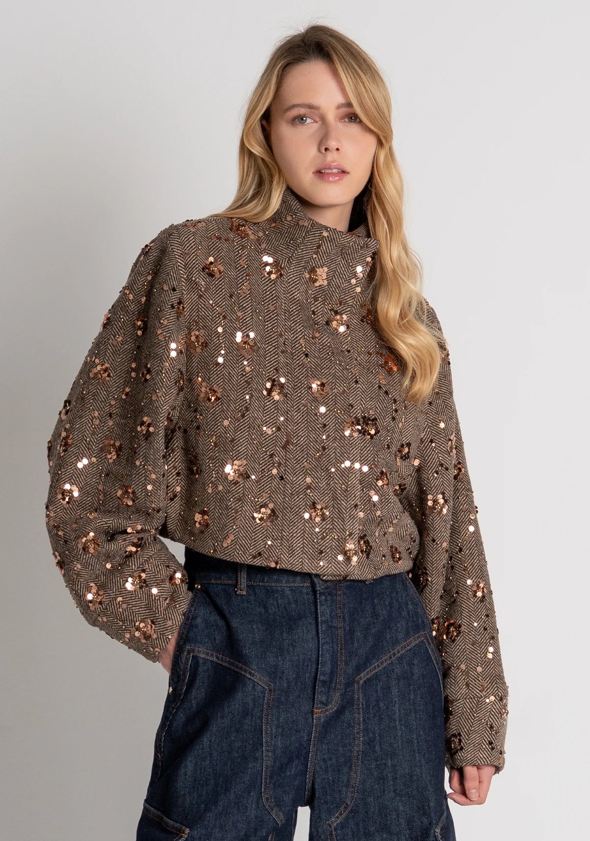 Cappotto cropped in tessuto spigato con paillettes Fracomina