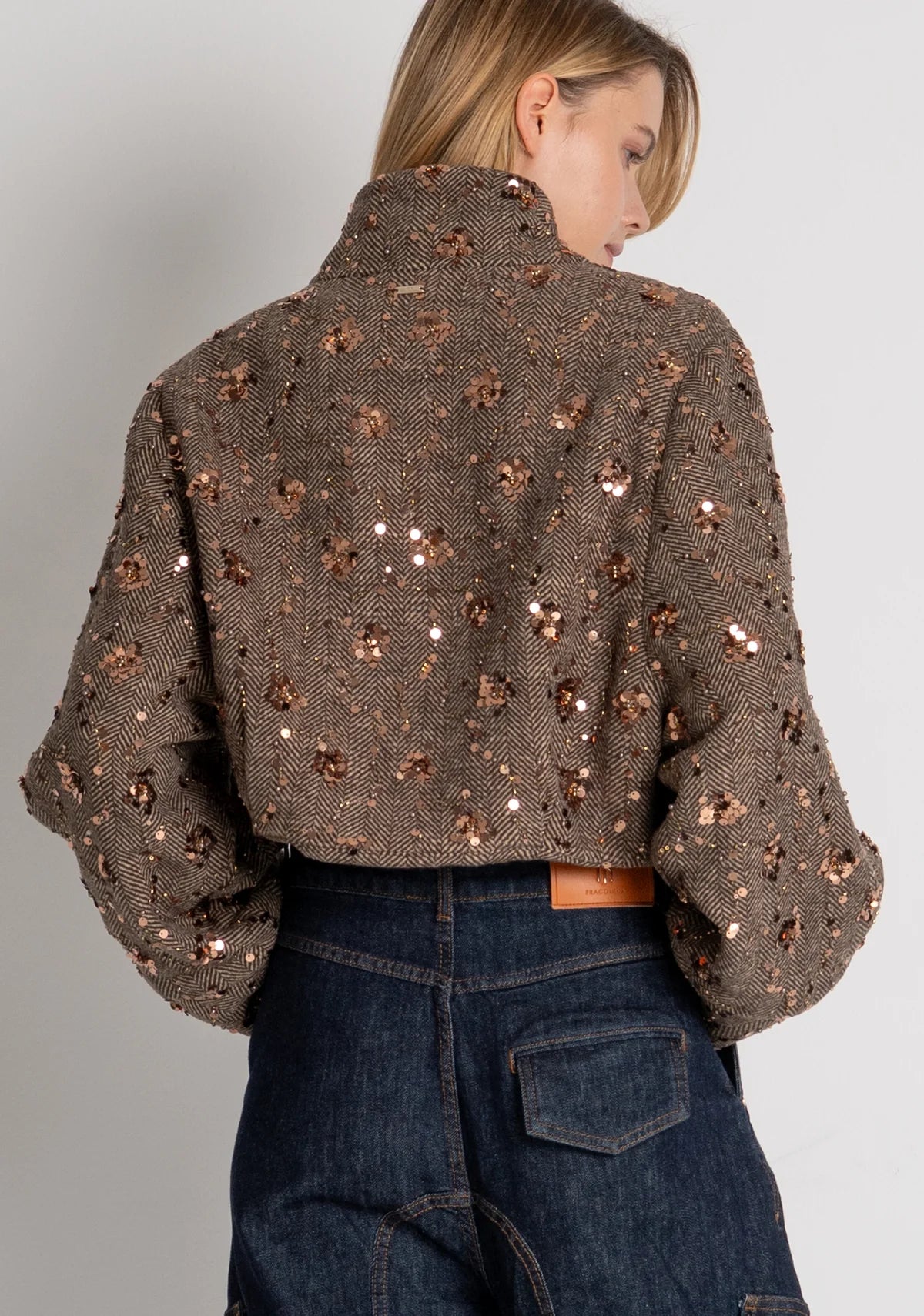 Cappotto cropped in tessuto spigato con paillettes Fracomina
