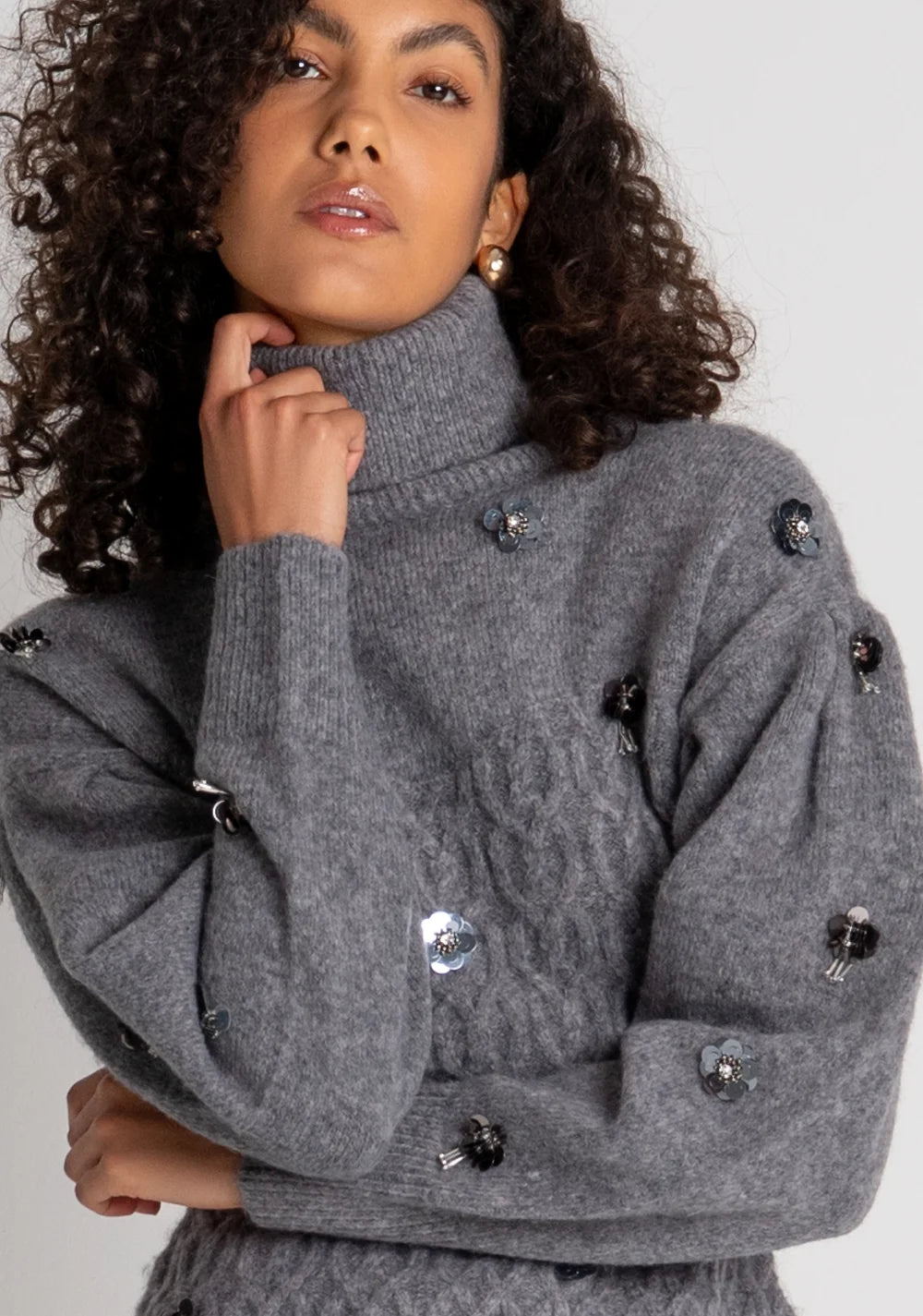Maglia slim con punto treccia ed applicazioni gioiello Fracomina