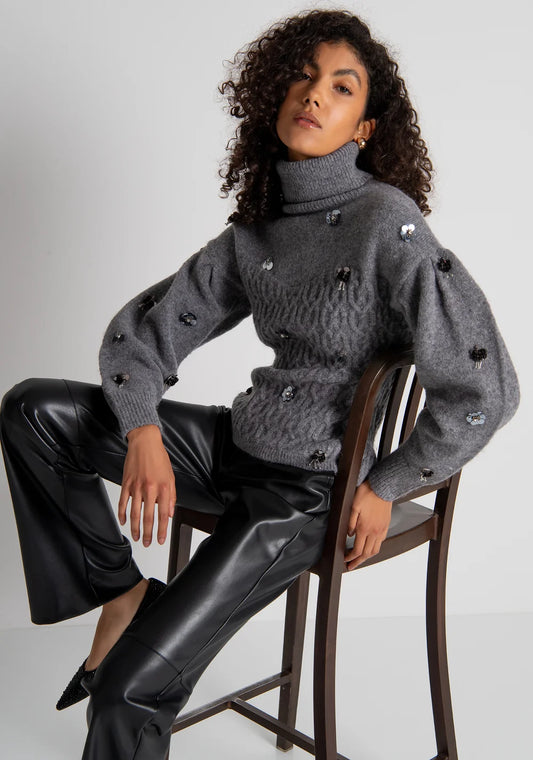 Maglia slim con punto treccia ed applicazioni gioiello Fracomina