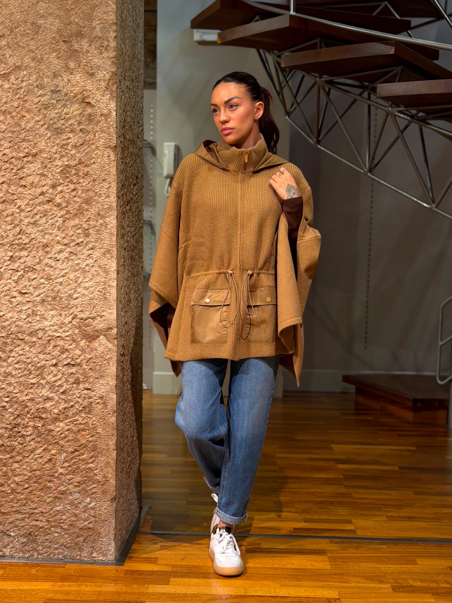Poncho in maglia con cappuccio Twinset